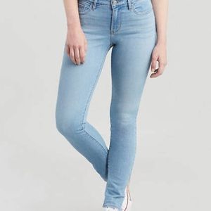 Light blue jean Levi’s